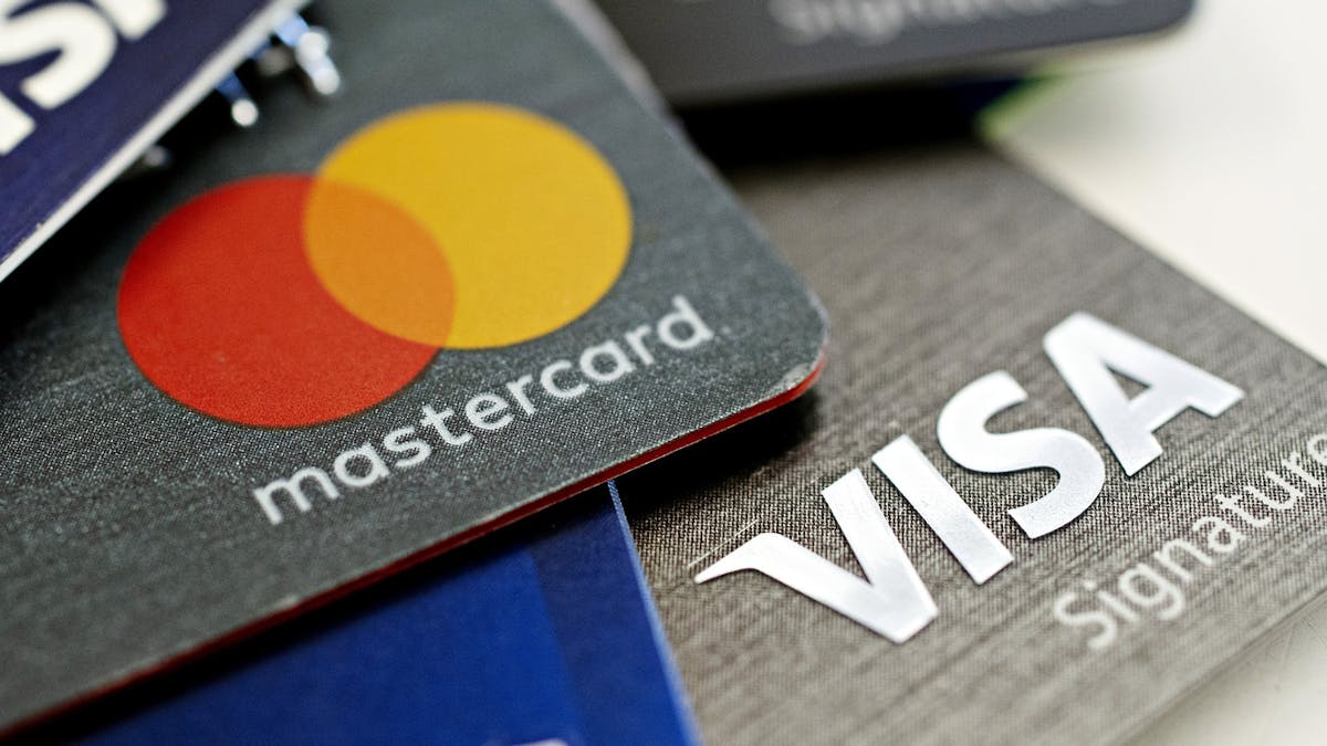 Visa, Mastercard Reportedly Delay Crypto Partnerships, Visa Denies Featured Image